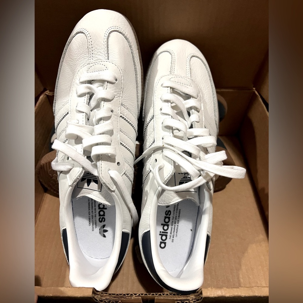 Adidas leather shoes for men size 9.5 used good conditions